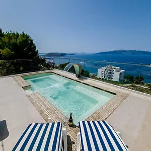 Sunset Shoreline - Sea View - Free Private Parking - Pool **** Sarandë